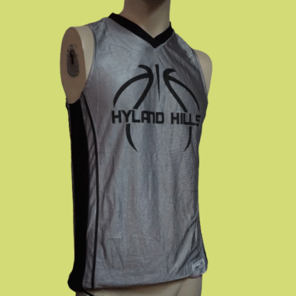 Camisola Reversível de Basquetebol Hyland Hills – Tamanho Juvenil L (YBA L) - Image 4