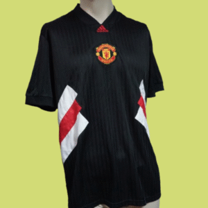 Camisola Retro de Treino Manchester United – Adidas | Anos 90 (Preta com Detalhes Vermelhos e Brancos)